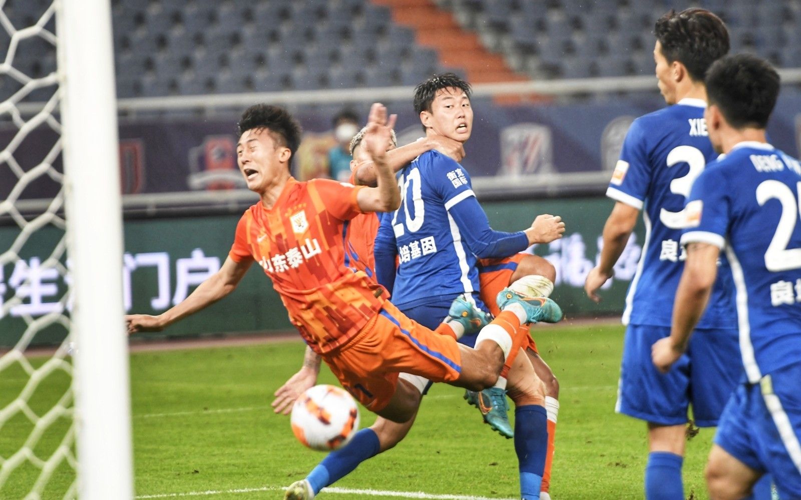 英超前瞻：水晶宫剑指三分冲欧冠区，曼联盼终结3轮不胜颓势（英超前瞻：水晶宫冲击欧冠席位盼抢三分，曼联力争止住三轮不胜）