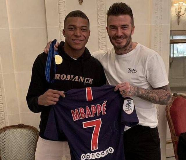 巴顿：李嗣镕一直很努力地训练，他的中超首秀应该是满分（巴顿赞李嗣镕训练刻苦：中超处子秀堪称满分）