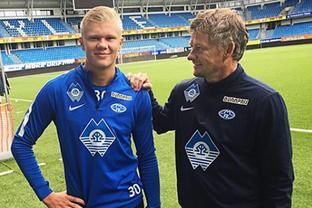 TA：拜仁不太可能6500万欧买断雅克松，切尔西认为他价值很高（TA：拜仁大概率不会以6500万欧买断雅克松，切尔西对他估值颇高）