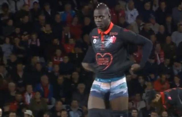 维尔茨闪耀英超！利物浦新星如何策动首球并当选最佳球员？（英超之夜他最耀眼！利物浦新星维尔茨如何导演首开纪录并加冕全场最佳？）