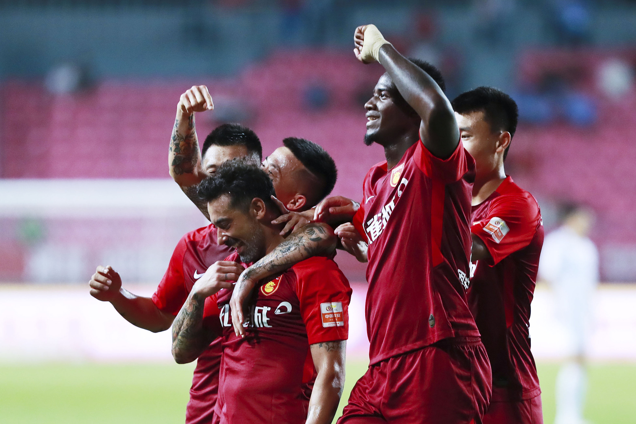 猹伯特AI足球分析 - 稳如磐石的国米，遭遇动荡的利物浦（猹伯特AI足球解析：坚若磐石的国米对阵风雨飘摇的利物浦）