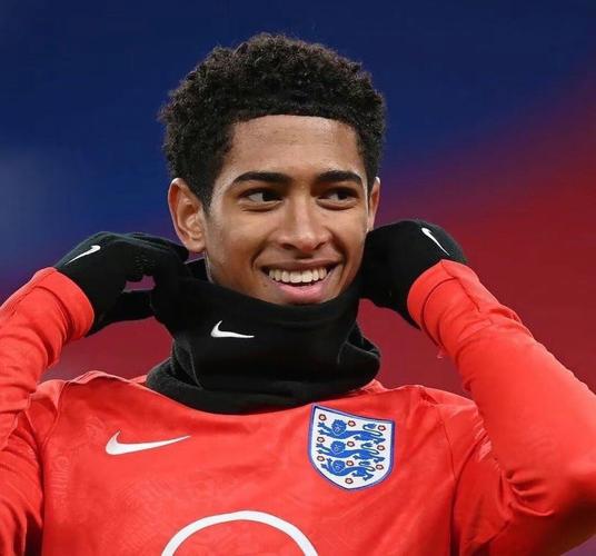 赫内斯说瓜帅想让你接手曼城？孔帕尼：我100%专注于拜仁（赫内斯称瓜迪奥拉盼其执教曼城？孔帕尼：我对拜仁100%投入）