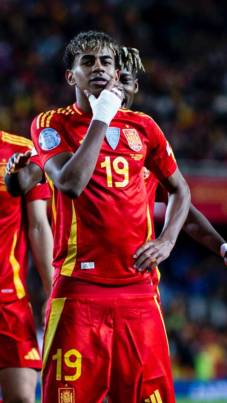 北京近期体育赛事：空手道、跑酷、速度滑冰轮番上演（北京近期体坛热力不断：空手道、跑酷、速度滑冰接连登场）