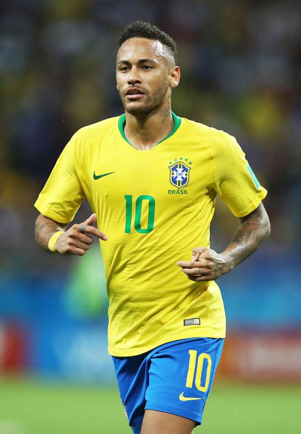 欧冠92年改制后戴帽数前10：梅西、C罗8次第1，姆巴佩5次第4（自1992年改制以来欧冠帽子戏法次数前十：梅西、C罗各8次并列第1，姆巴佩5次第4）