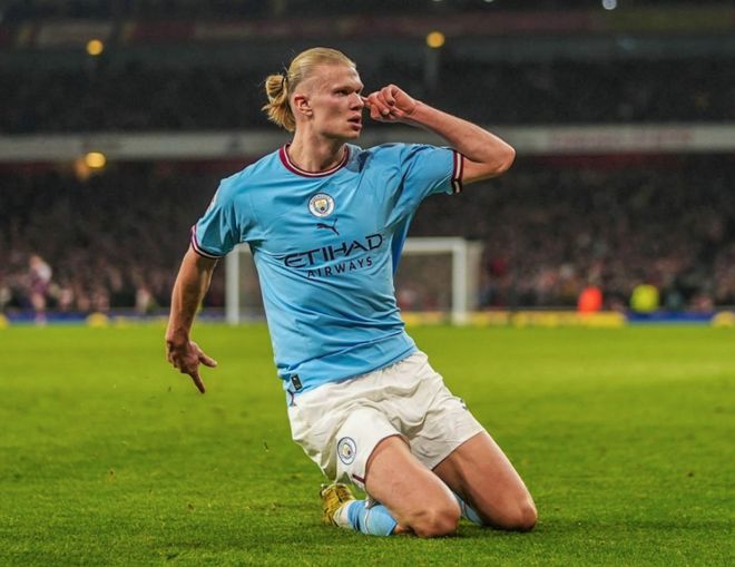 记者：狼队和塞维谈妥1700万欧签胡安卢，但球员想去那不勒斯（记者：狼队已与塞维利亚谈妥1700万欧引进胡安卢，但球员更倾向加盟那不勒斯）