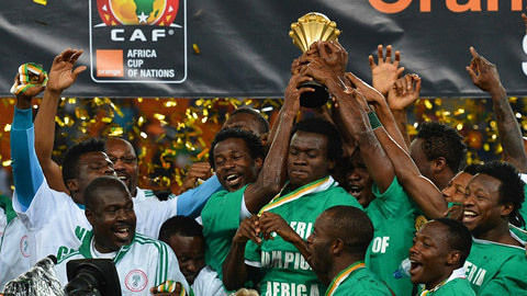 WTT总决赛男单8强对阵：王楚钦vs大勒布伦，向鹏vs林诗栋（WTT总决赛男单八强对阵揭晓：王楚钦迎战大勒布伦，向鹏对决林诗栋）