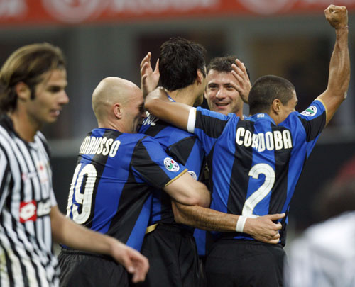 柏林联合主帅：我们的第一球越位5毫米，这种判罚简直是疯了（柏林联合主帅不满：首球仅越位5毫米，这判罚太离谱）