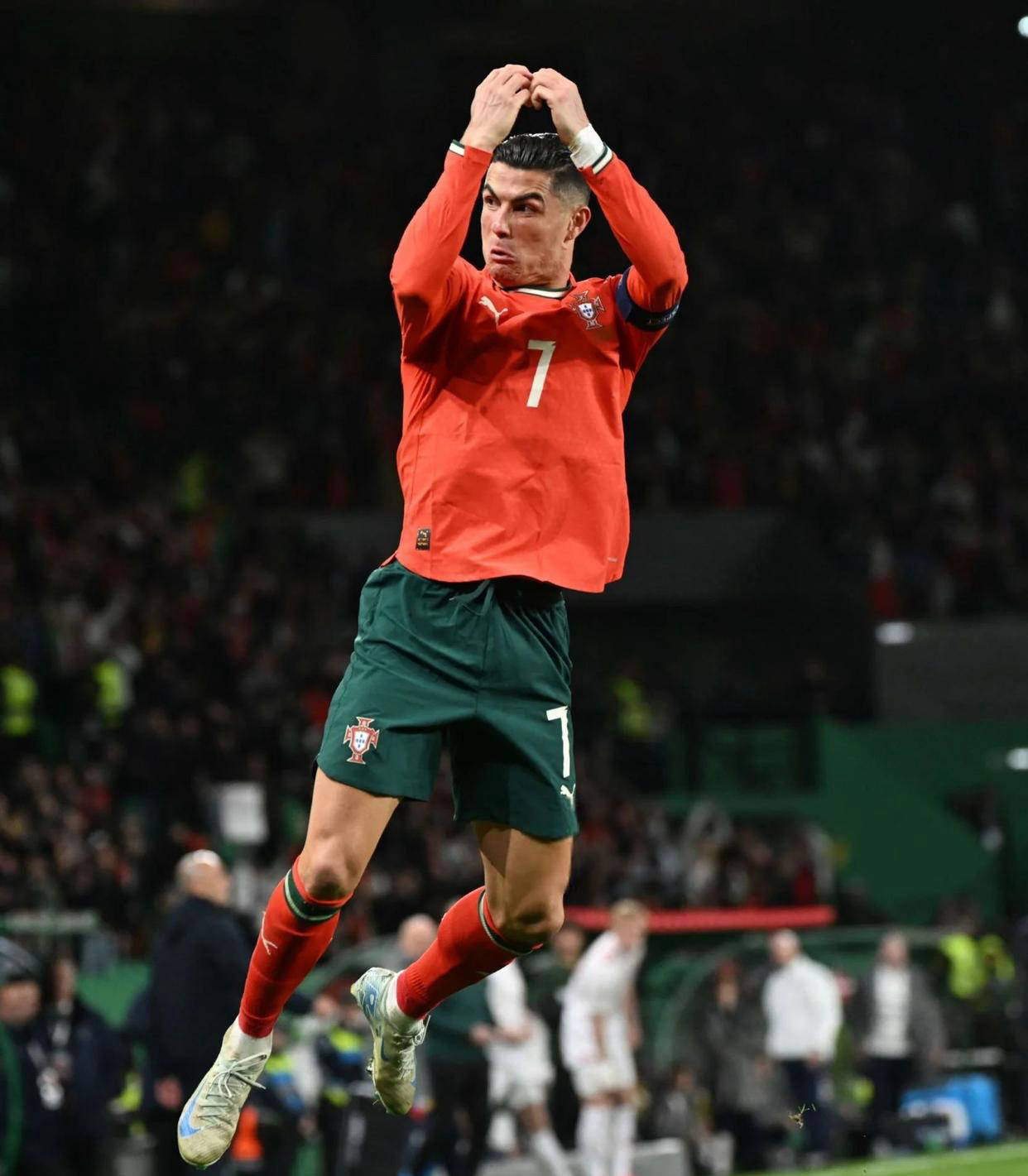 自称亚泰18岁后卫刘议阳女友的账号指控其恋爱期出轨、裸聊（网传自称亚泰18岁后卫刘议阳女友的账号发文，指其在恋爱期间出轨并涉裸聊）