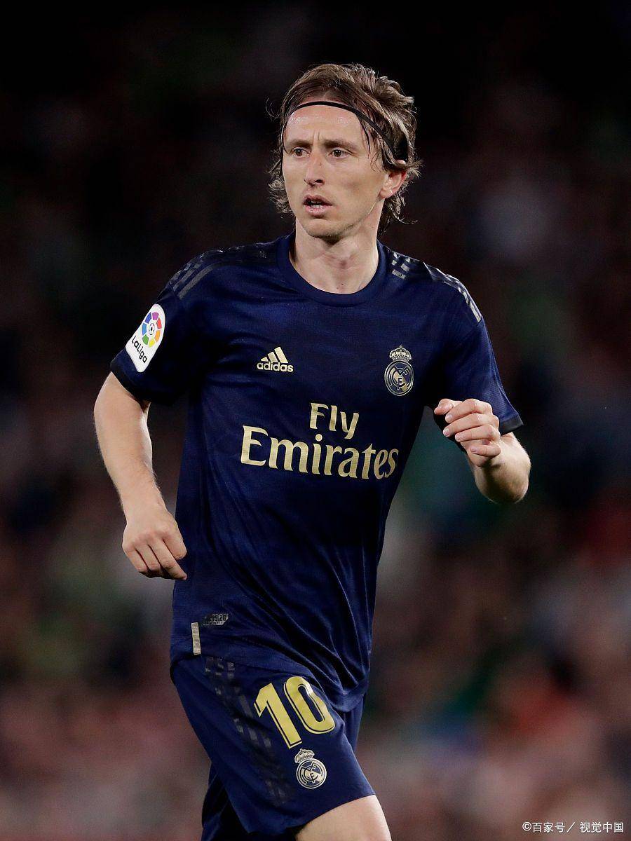 足球欧冠16强对阵出炉，多场焦点战提前上演（欧冠16强对阵揭晓，多场重磅对决提前上演）