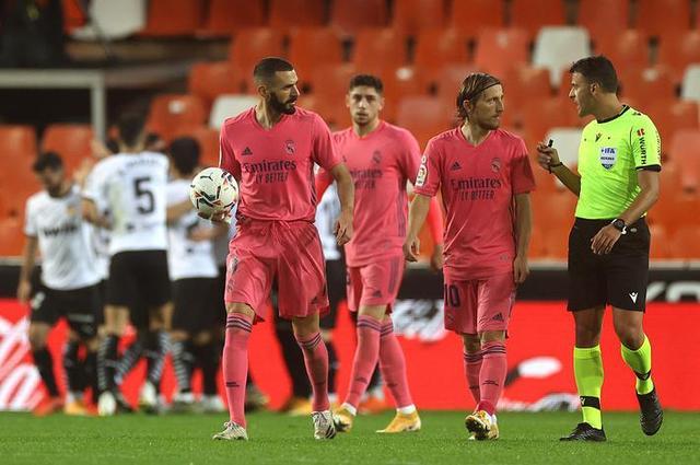 王楚钦WTT总决赛首日双赛（WTT总决赛首日，王楚钦连战两场）